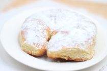 kołoczyk drożdzowy z srem i rodzynkami